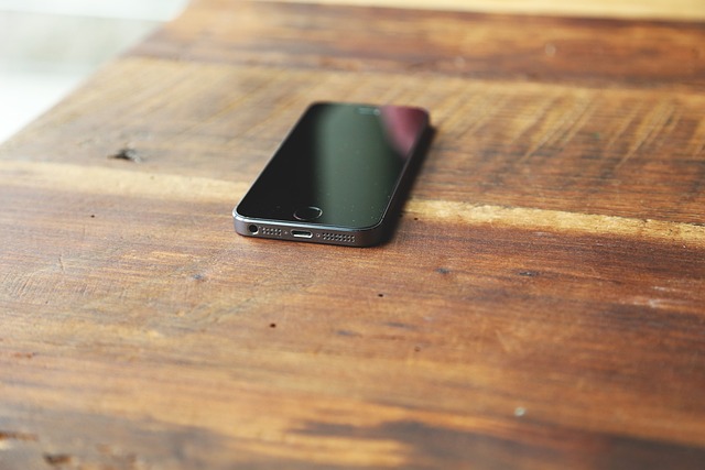 スマートフォン 反射 テーブル