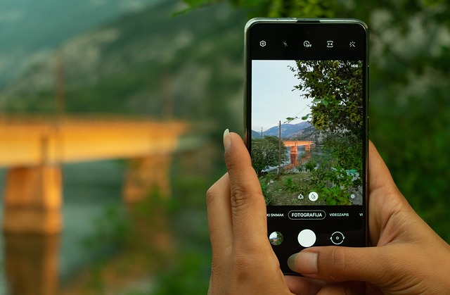 携帯電話　橋　写真撮影